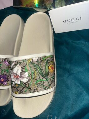 Gucci White Floral Monogram Slide Sandals with Multicolor Botanical Print